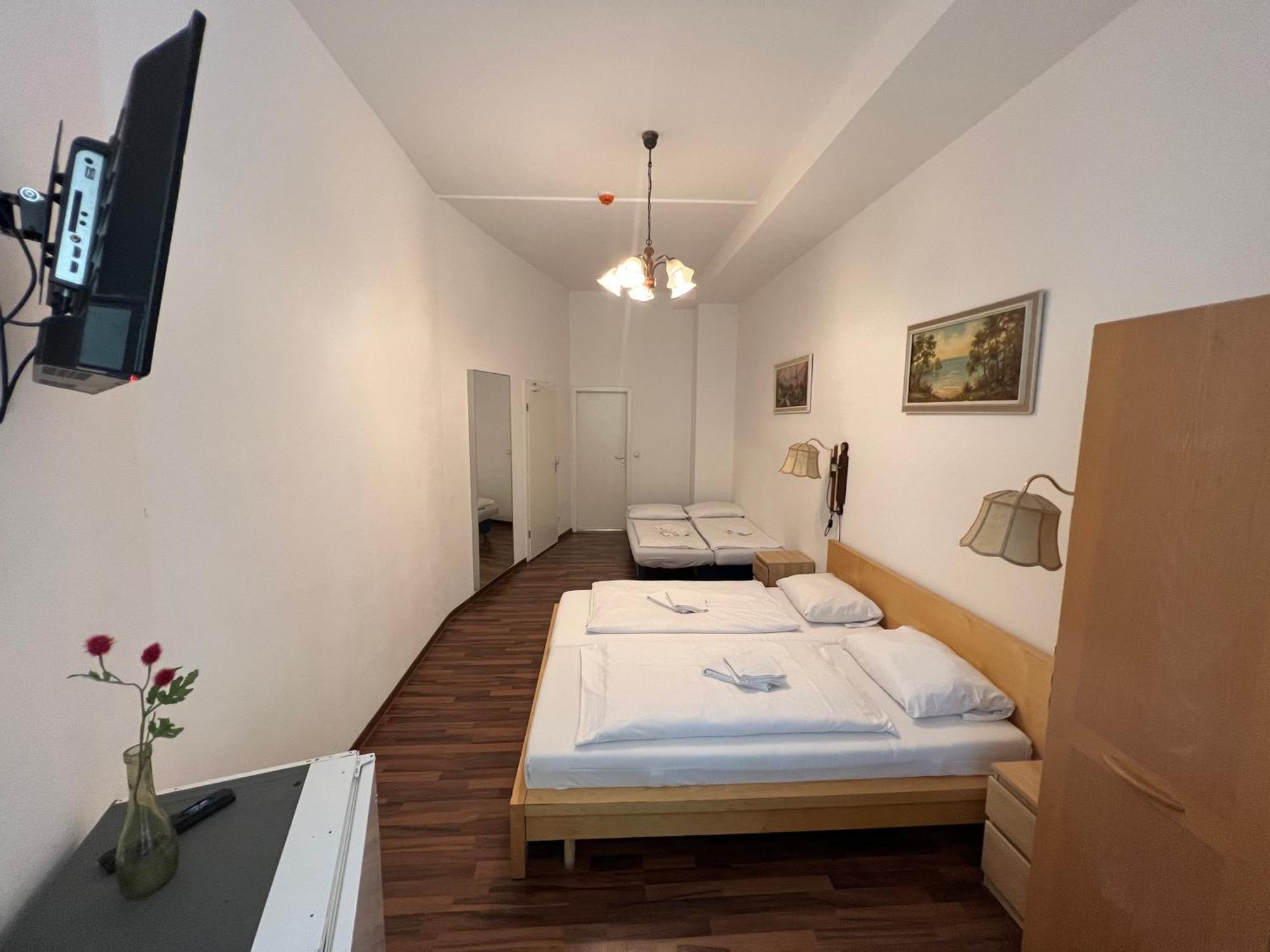 Hotel-Pension Spree Berlin Exterior photo
