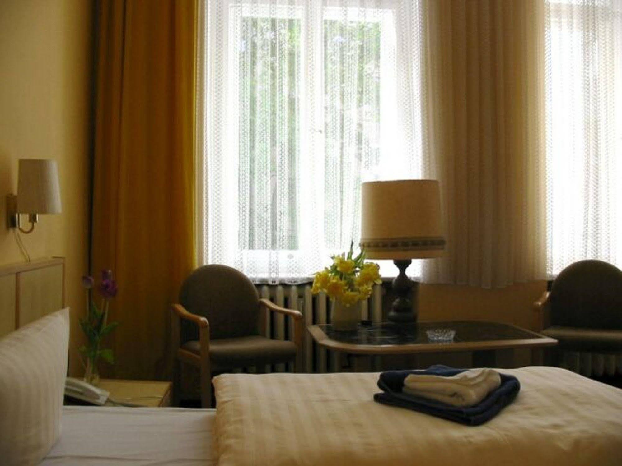 Hotel-Pension Spree Berlin Exterior photo